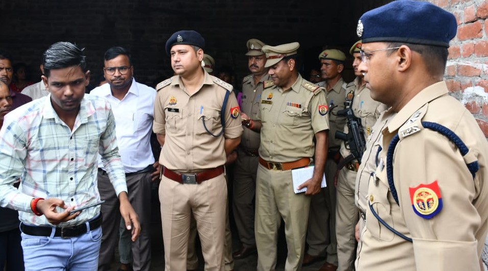 लखीमपुर खीरी में छुट्टा पशु भगाने को लेकर खूनी संघर्ष, दो ग्रामीणों की पीट-पीटकर हत्या, 12 लोग घायल 