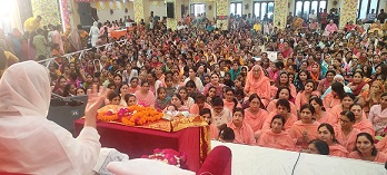 राधाष्टमी समारोह :  भगवान श्रीकृष्ण को पाना है तो राधारानी के बन जाओ